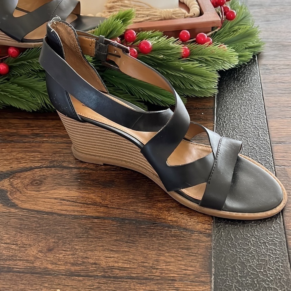 GH Bass & Co RENAE wedges black faux leather open toe sandal heels | size 9 - Picture 5 of 10